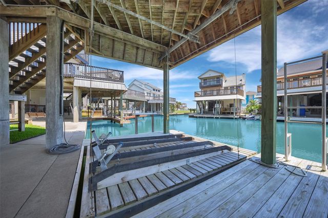 543 Sunset Circle, Galveston, TX 77554