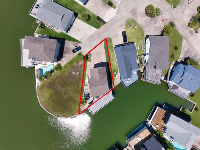 543 Sunset Circle, Galveston, TX 77554