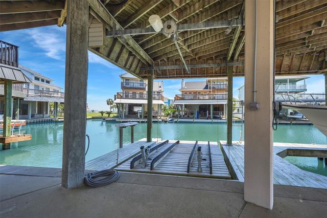 543 Sunset Circle, Galveston, TX 77554
