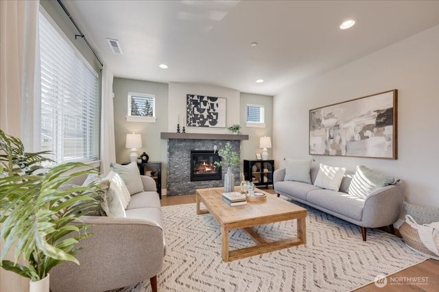 14222 SE 284th Place, Kent, WA 98042