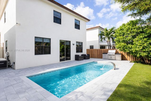 10013 NW 89th Ter, Doral, FL 33178