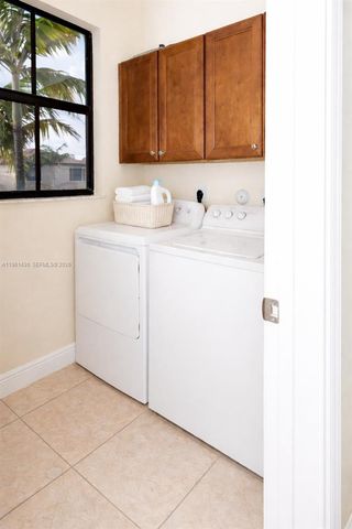 10013 NW 89th Ter, Doral, FL 33178