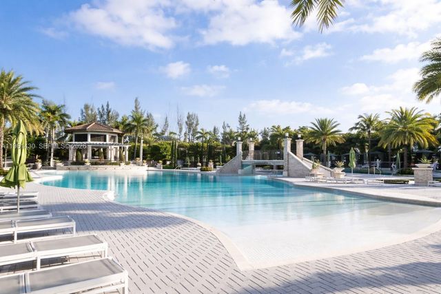 10013 NW 89th Ter, Doral, FL 33178