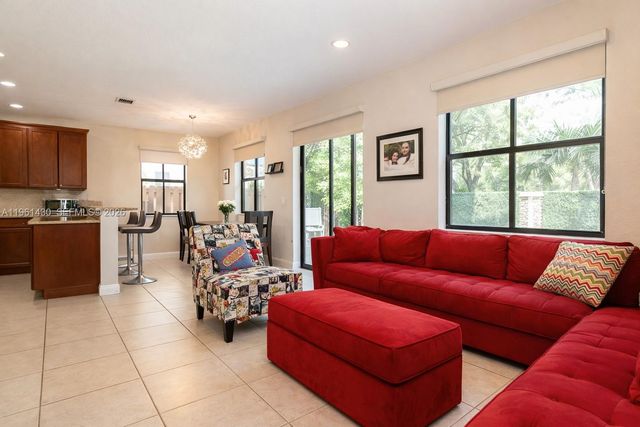 10013 NW 89th Ter, Doral, FL 33178