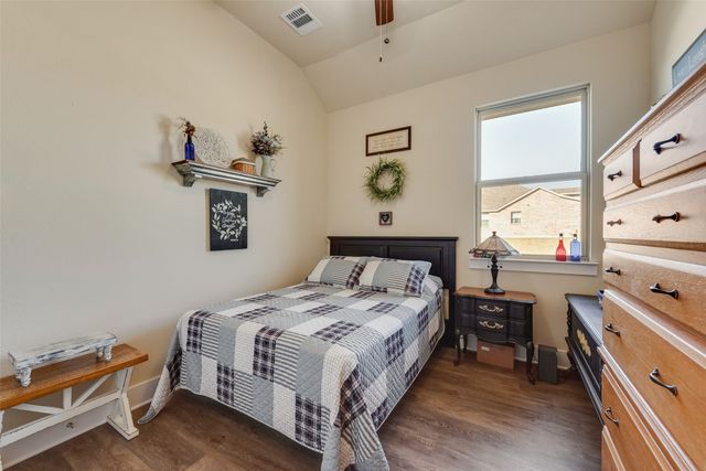 136 Creekside Drive, Sanger, TX 76266