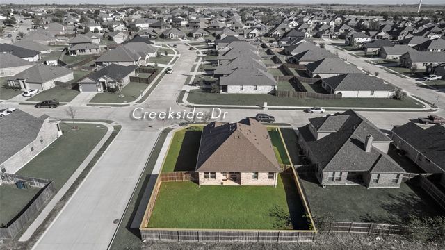 136 Creekside Drive, Sanger, TX 76266