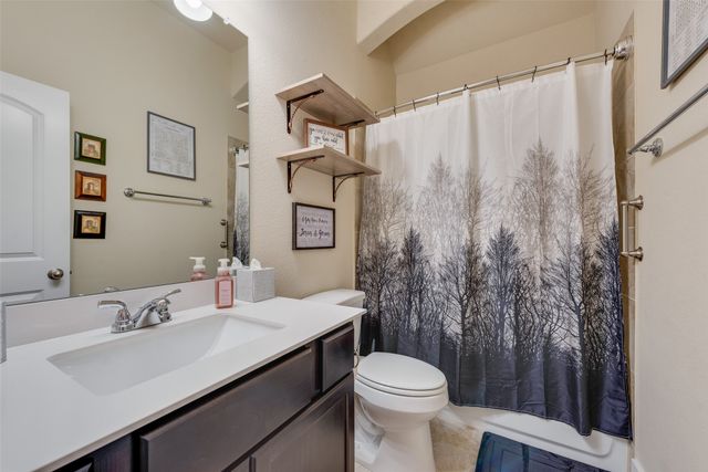 136 Creekside Drive, Sanger, TX 76266