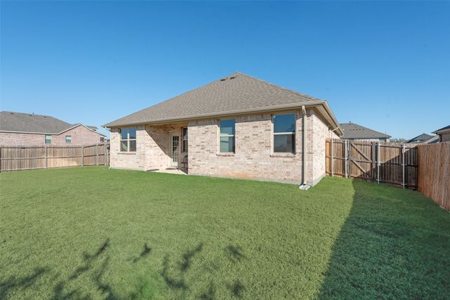 136 Creekside Drive, Sanger, TX 76266