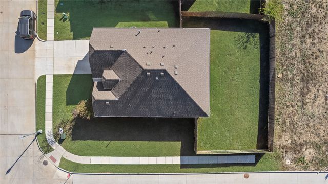 136 Creekside Drive, Sanger, TX 76266