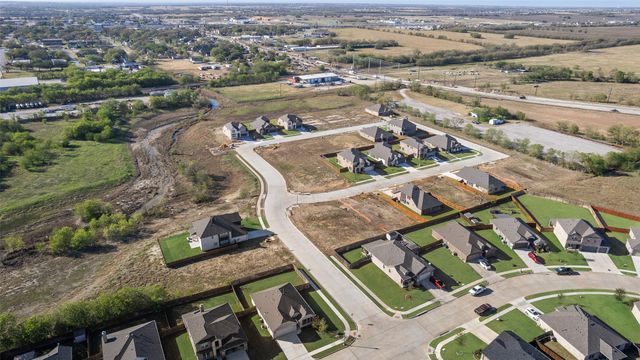 136 Creekside Drive, Sanger, TX 76266