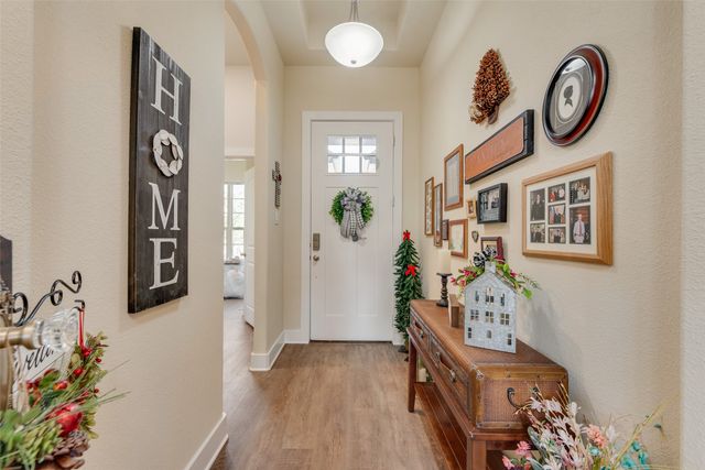 136 Creekside Drive, Sanger, TX 76266