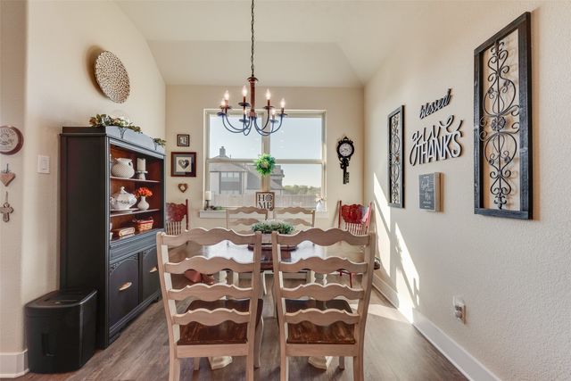 136 Creekside Drive, Sanger, TX 76266