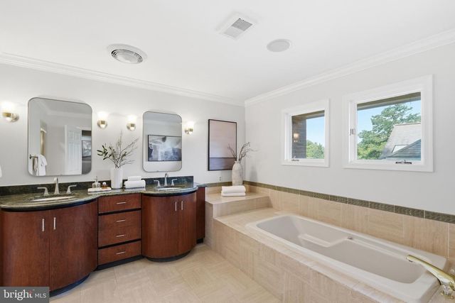 6505 RIVER RD, Bethesda, MD 20817
