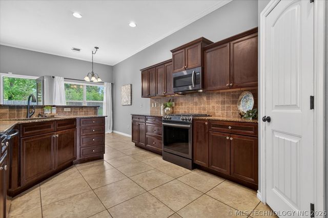 2316 Jefferson Road, Bartlesville, OK 74006