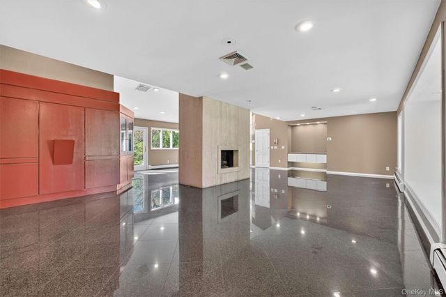18 Millbank Road, Poughkeepsie, NY 12603