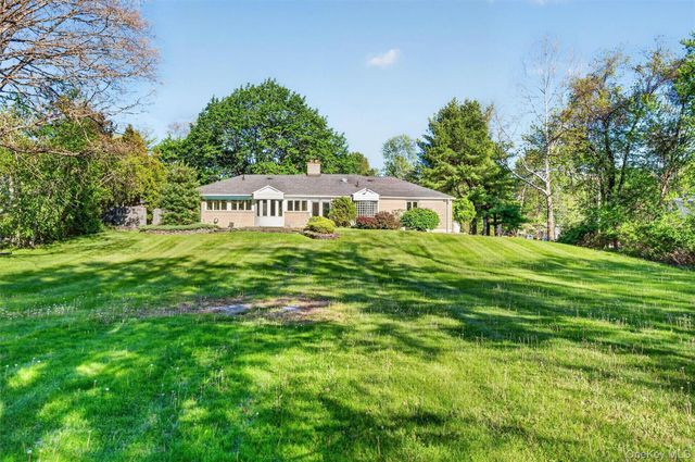 18 Millbank Road, Poughkeepsie, NY 12603