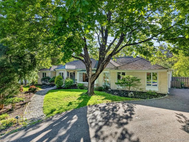 18 Millbank Road, Poughkeepsie, NY 12603