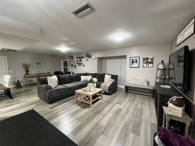 11421 NW 30th Pl, Sunrise, FL 33323