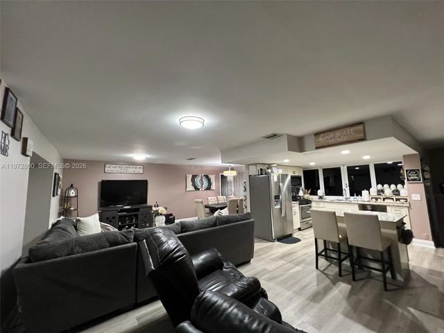 11421 NW 30th Pl, Sunrise, FL 33323