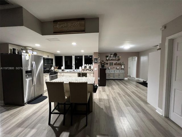 11421 NW 30th Pl, Sunrise, FL 33323