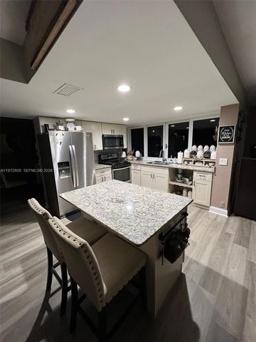 11421 NW 30th Pl, Sunrise, FL 33323