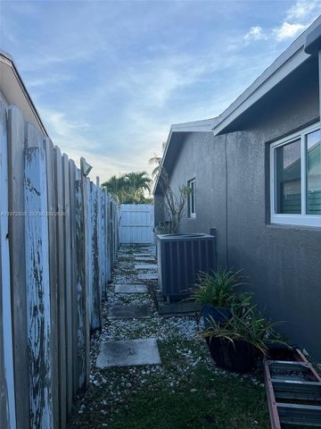 11421 NW 30th Pl, Sunrise, FL 33323