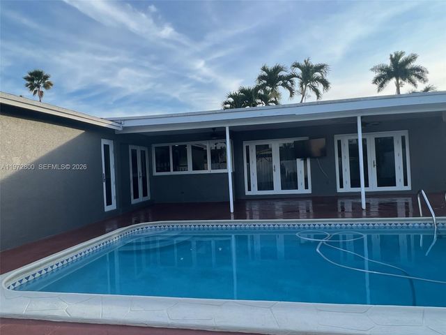 11421 NW 30th Pl, Sunrise, FL 33323