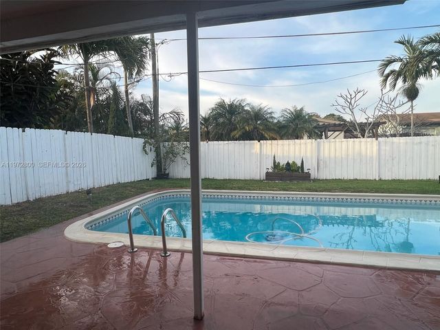 11421 NW 30th Pl, Sunrise, FL 33323