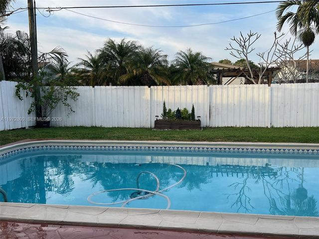 11421 NW 30th Pl, Sunrise, FL 33323