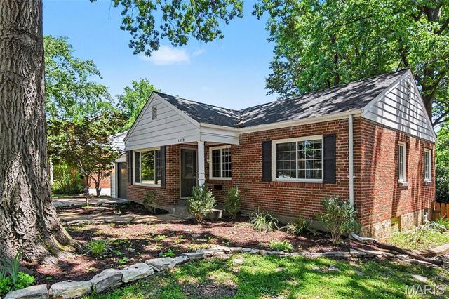 1310 Lanvale Drive, Webster Groves, MO 63119