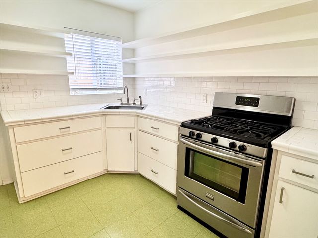 6126 Tremont Street, Dallas, TX 75214