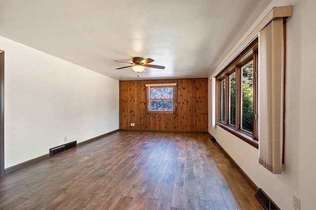 1934 DEBRA LANE, Green Bay, WI 54302