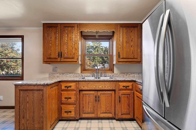 1934 DEBRA LANE, Green Bay, WI 54302