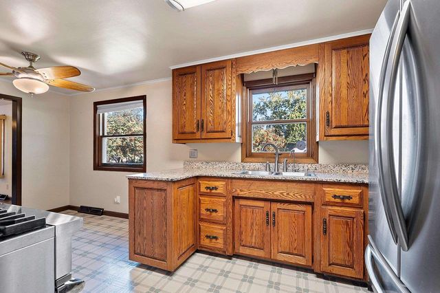 1934 DEBRA LANE, Green Bay, WI 54302