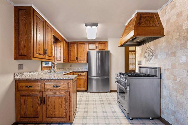 1934 DEBRA LANE, Green Bay, WI 54302
