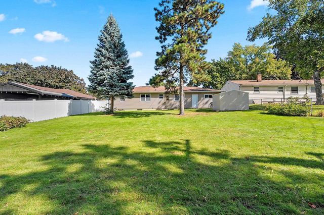 1934 DEBRA LANE, Green Bay, WI 54302