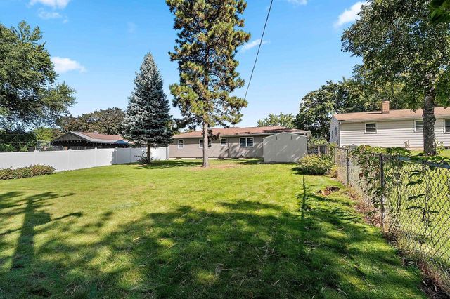1934 DEBRA LANE, Green Bay, WI 54302