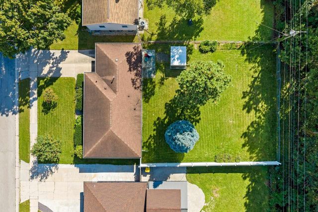 1934 DEBRA LANE, Green Bay, WI 54302