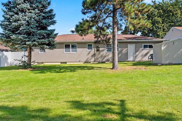 1934 DEBRA LANE, Green Bay, WI 54302