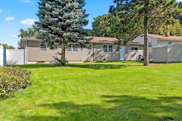 1934 DEBRA LANE, Green Bay, WI 54302