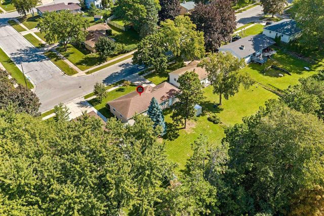1934 DEBRA LANE, Green Bay, WI 54302