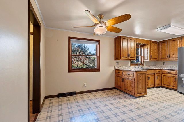 1934 DEBRA LANE, Green Bay, WI 54302