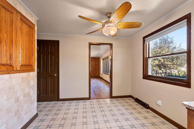 1934 DEBRA LANE, Green Bay, WI 54302