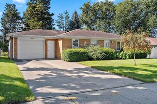 1934 DEBRA LANE, Green Bay, WI 54302