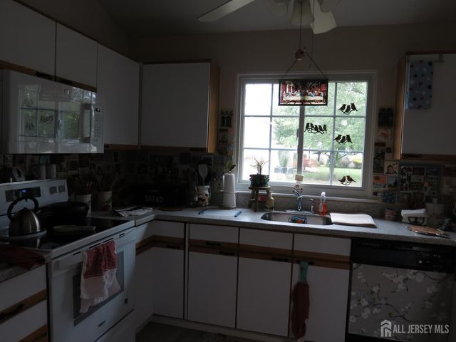 640 Madison Drive B, Monroe, NJ 08831