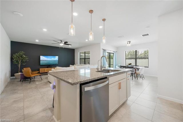 10882 Firebush CIR, North Fort Myers, FL 33917