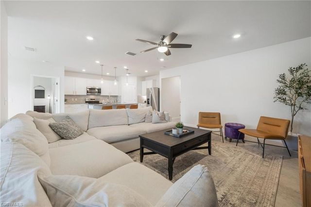 10882 Firebush CIR, North Fort Myers, FL 33917