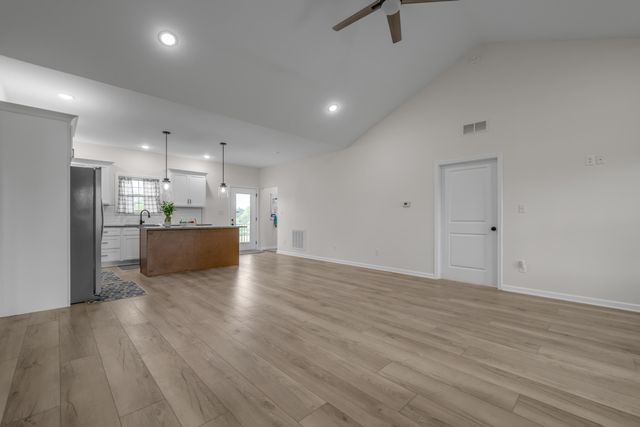 1082 Johns Way, Lawrenceburg, KY 40342