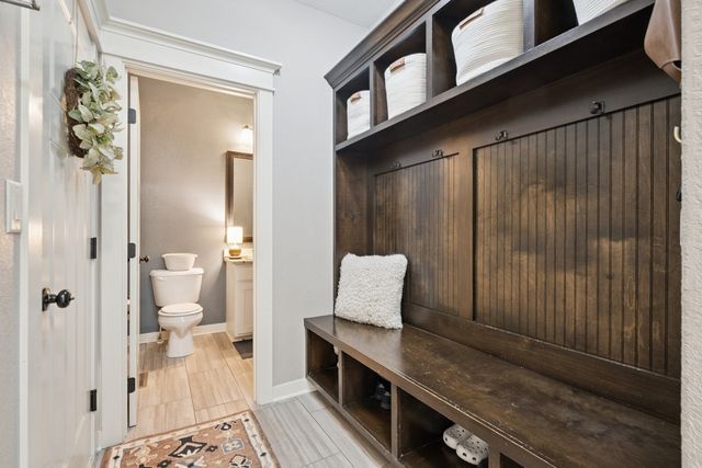 876 S 93rd Street, West Des Moines, IA 50266