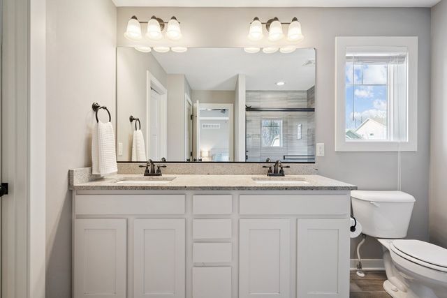 876 S 93rd Street, West Des Moines, IA 50266